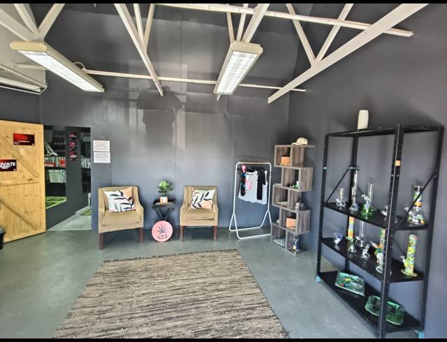 420M² BUILDING FOR SALE IN BO-DORP
